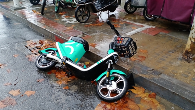 請(qǐng)把車子放好吧！
