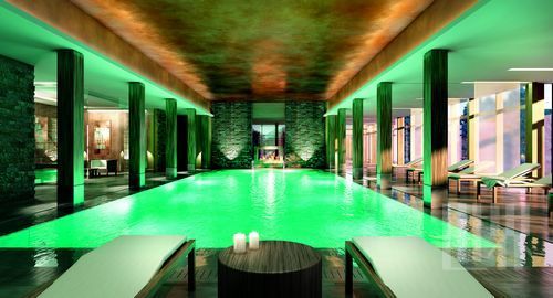 泳池的窗外就是綿延的阿爾卑斯山 泳池的窗外就是綿延的阿爾卑斯山