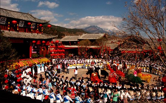 古鎮(zhèn)的節(jié)日 古鎮(zhèn)的節(jié)日