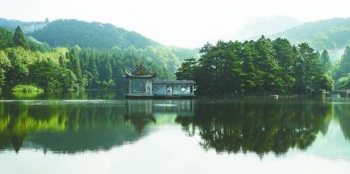  因湖形如琴而得名的如琴湖透著淡淡的寧靜。